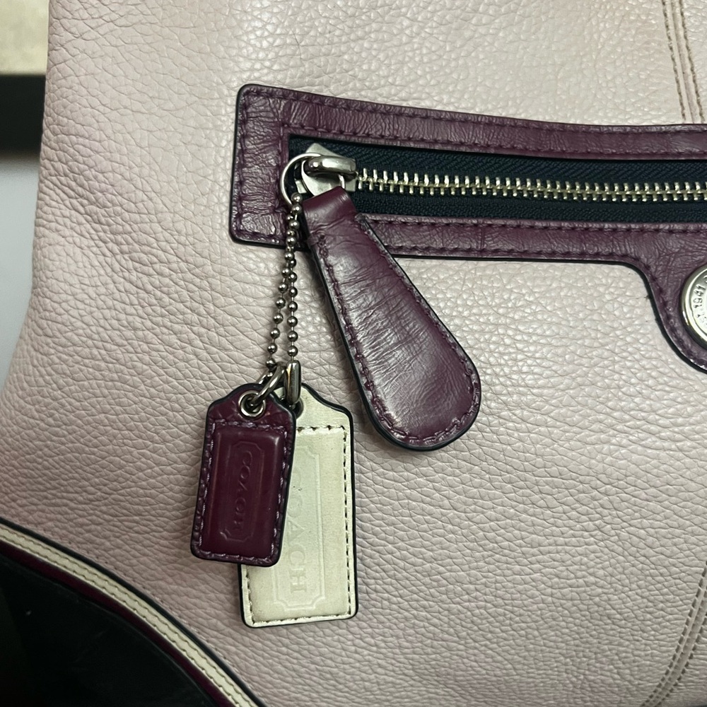 Coach Laura Spectator Shoulder bag With 3 Compartments and Kisslock 2010 - Picture 3 of 14